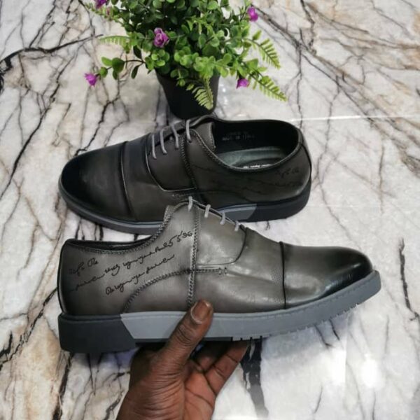 Chaussures de ville classique décontractées en cuir pour hommes, confortables -