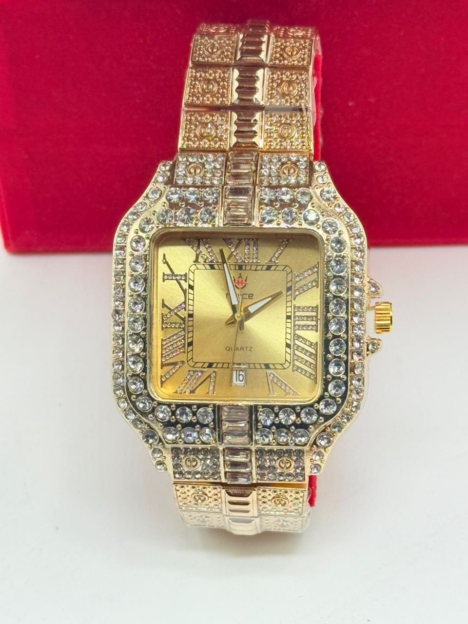 2025/10/IMG-20251024-WA0048.jpg Montre de classe élégante– Style intemporel et raffiné. – Image 1