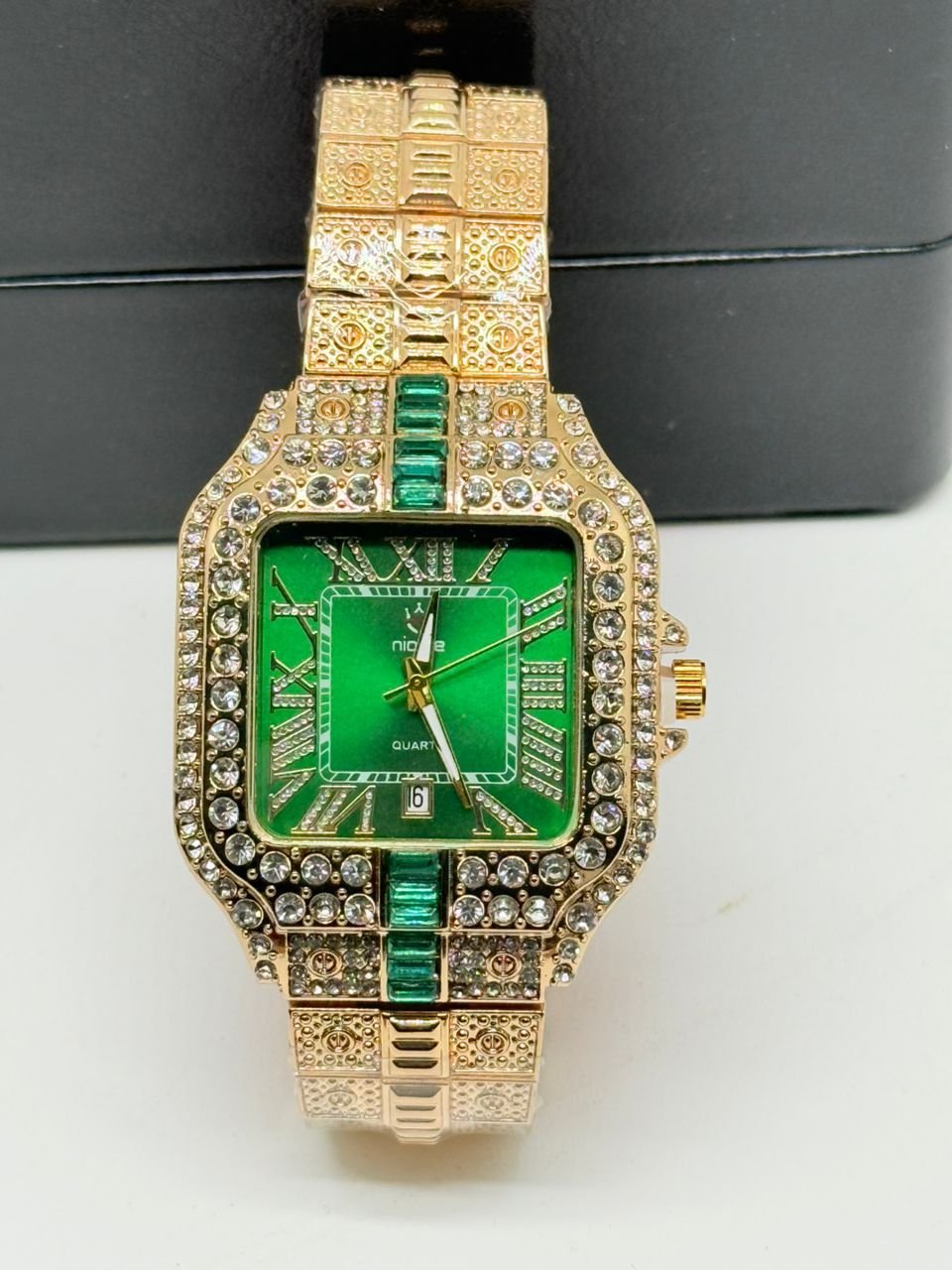 2025/10/IMG-20251024-WA0049.jpg Montre de classe élégante– Style intemporel et raffiné. – Image 1