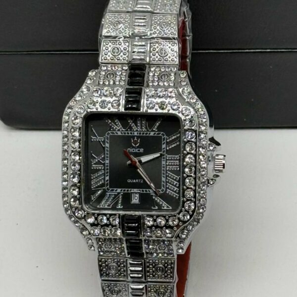 Montre de classe  élégante– Style intemporel et raffiné.